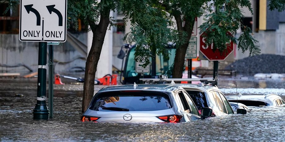 последствия урагана "Ида", утонувшие автомобили, авто под водой
