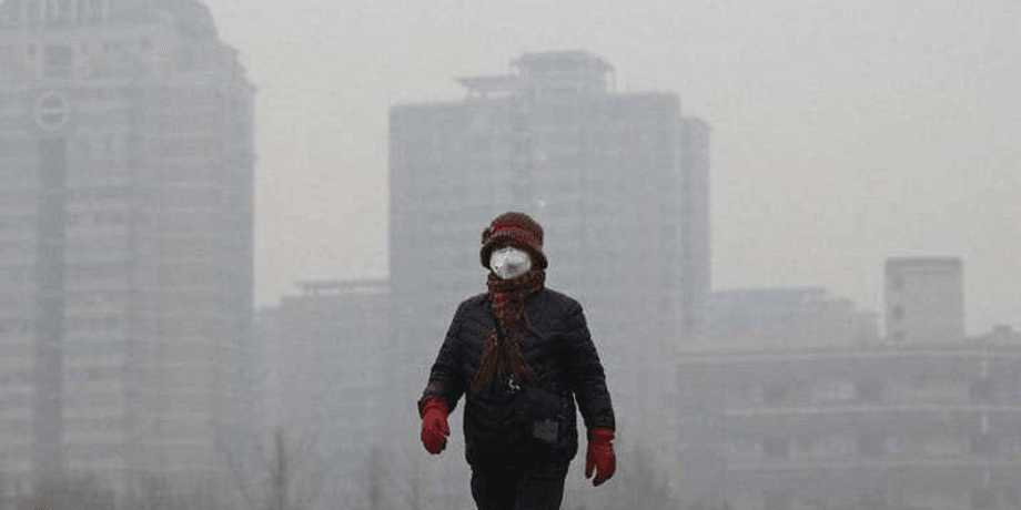 киев, грязный воздух, человек в маске