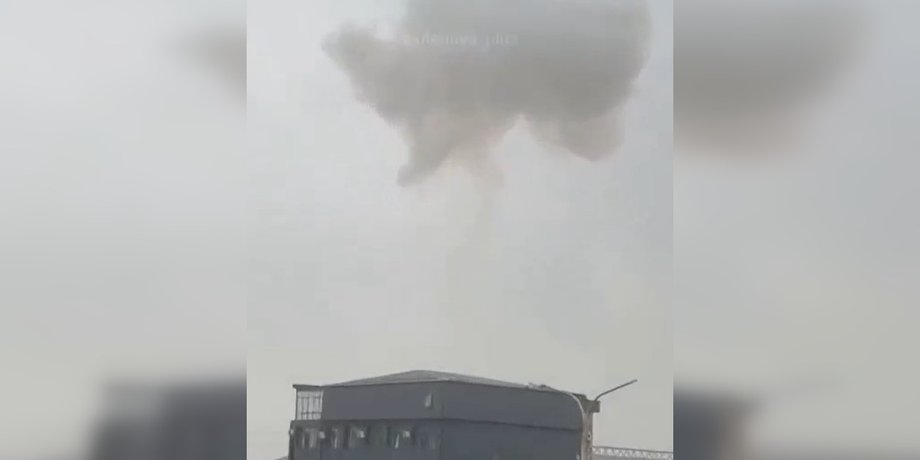 от взрыва в небе в Каспийске