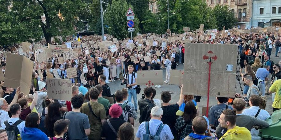 Из-за скандала с НАБУ и САП начались уличные протесты