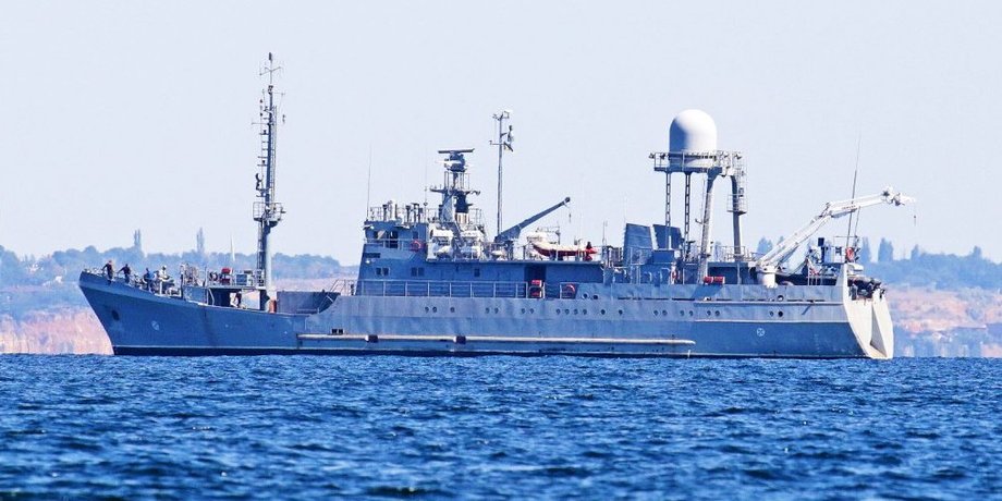 Россияне заявили о повреждении разведывательного корабля "Симферополь", военные ВСУ предупредили об угрозах