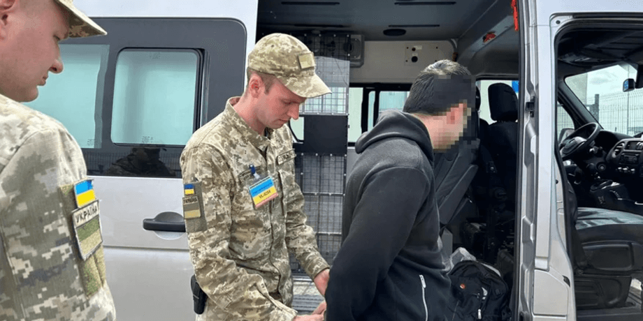 Прикордонники затримують чоловіка