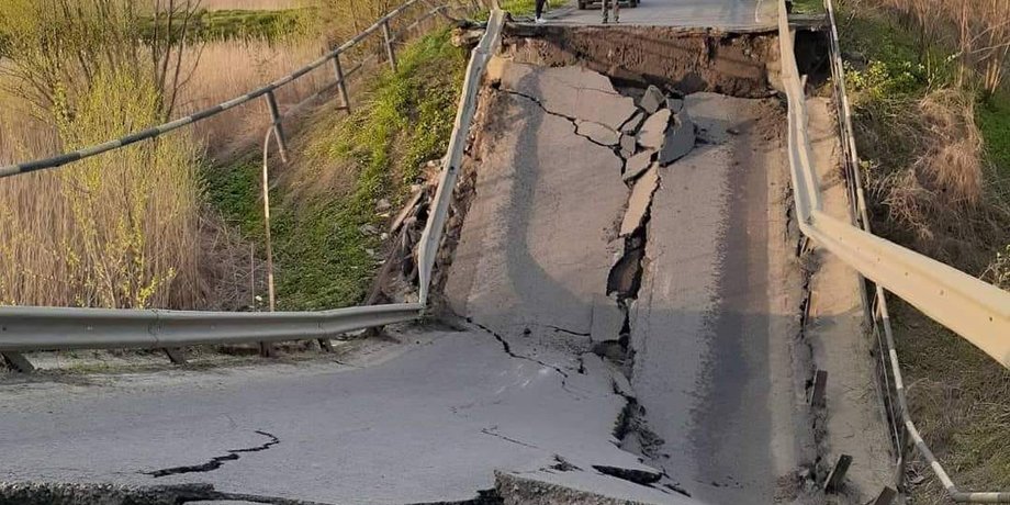Міст, що звалився на трасі Луцьк-Львів