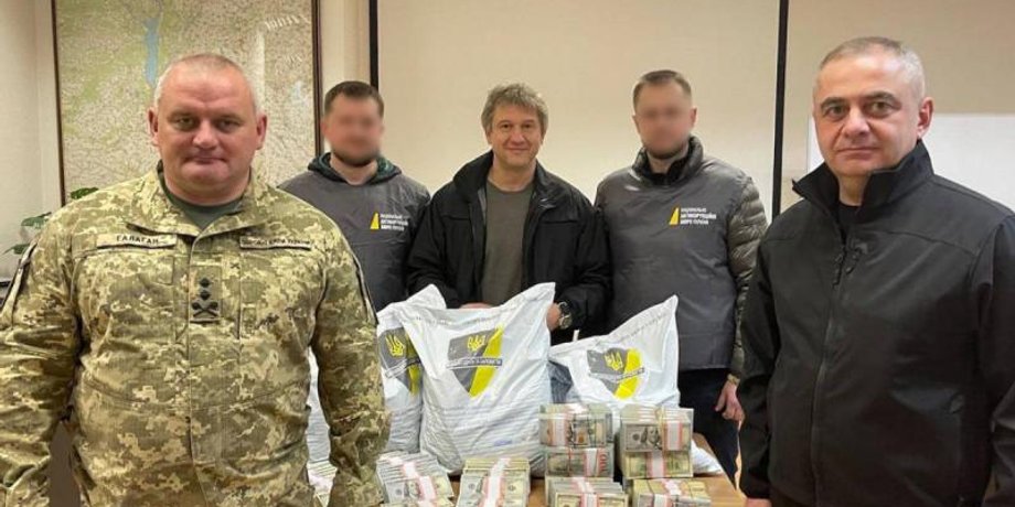 НАБУ передала 6 млн долларов ВСУ