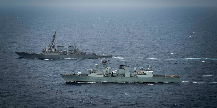 Американський есмінець USS Higgins і Британський фрегат HMS Richmond