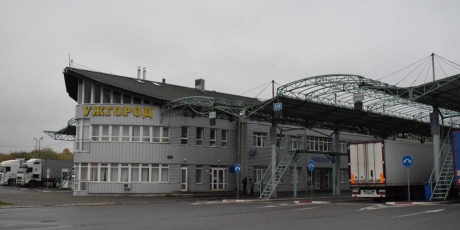 Водитель автобуса сбежал за границу