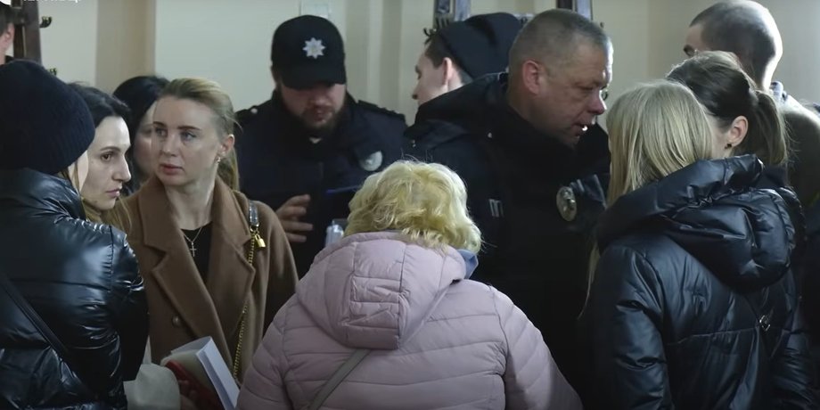 Инцидент в Черновцах, Черновцы полицейская в школе, Черновцы событие в школе, Черновцы полиция родители, Черновцы увольнение директора