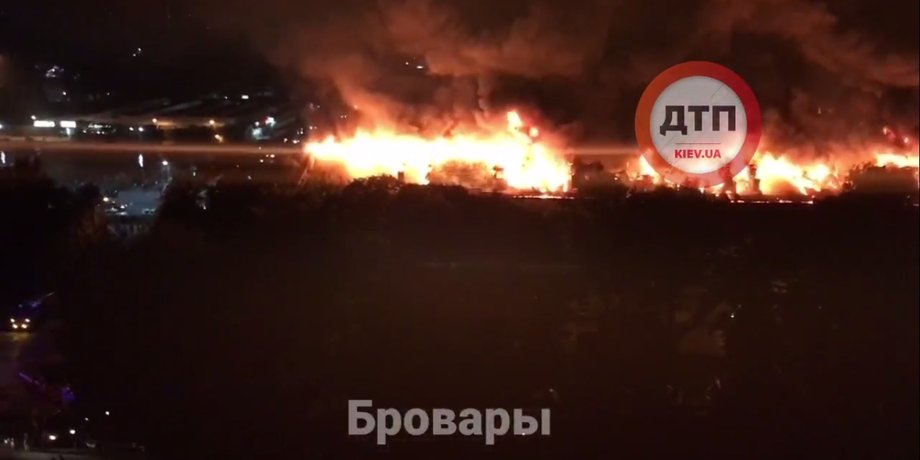 В Броварах загорелся пятиэтажный дом