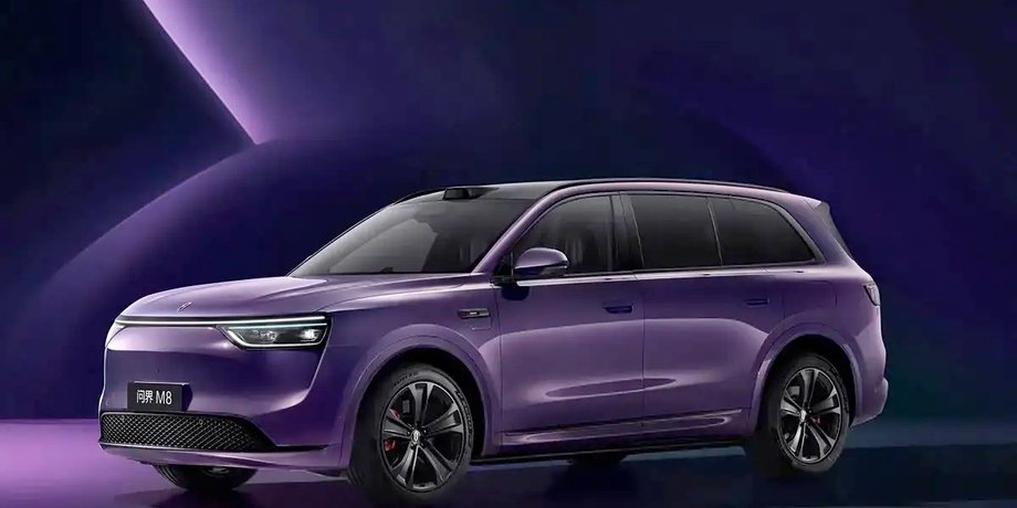 Електромобіль Aito M8