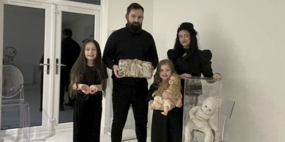 Семейка Адамс, странная семья, семья с Англии, родетили с детьми, хоррор,