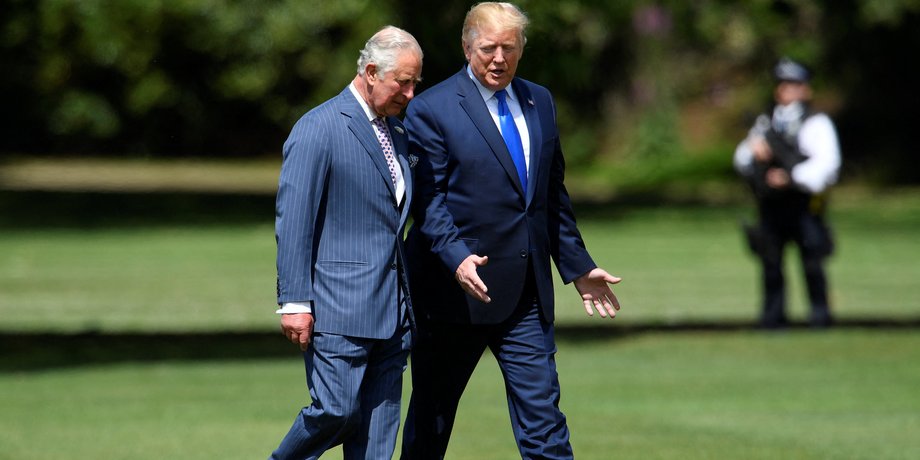 Дональд Трамп и король Чарльз III, стрельба в трампа, трампу выстрелили в ухо, дональд трамп покушение