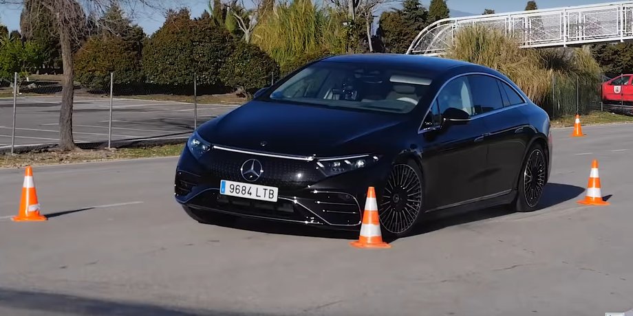 Mercedes-Benz EQS, новый Mercedes-Benz EQS, электромобиль Mercedes-Benz EQS, Mercedes-Benz EQS 2022, лосиный тест