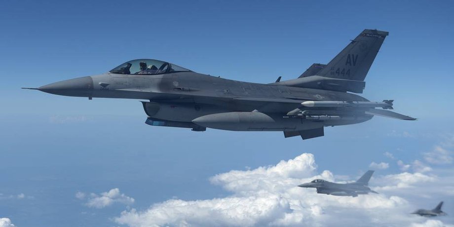 F-16
