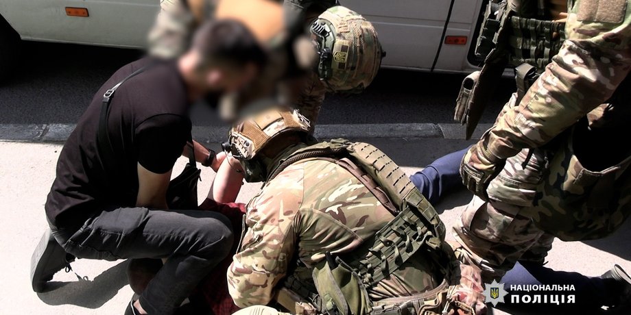 В Виннице вор напал на студентку и ранил ее ножом в шею