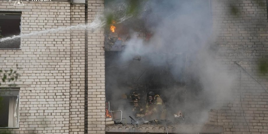 Наслідки влучання російського БпЛА у багатоповерхівку в Печерському районі Києва 25 вересня 2026 року