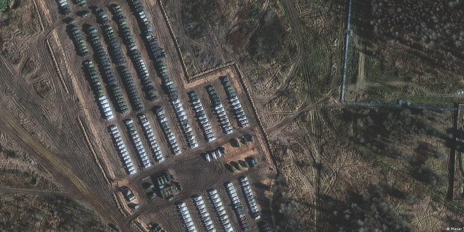 Російські війська біля кордонів України