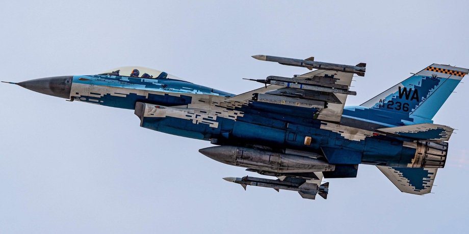 Истребитель F-16