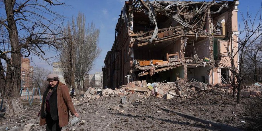 Руйнування в Маріуполі після російських обстрілів, маріуполь фото, маріуполь руйнування,
