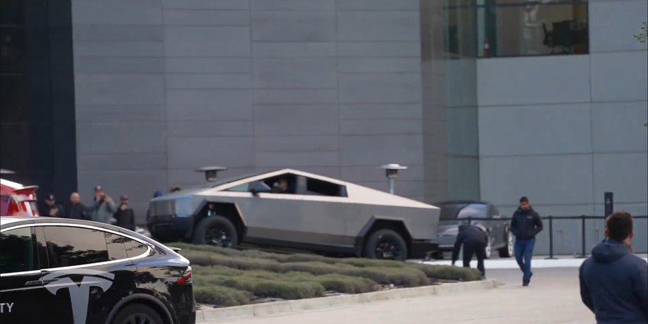 Tesla, Tesla Cybertruck, Пикап, Электрокар, Электромобили, Видео, Курьезы, Бездорожье, Авто, Автомобили