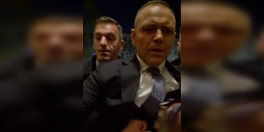 Під Конституційним трибуналом у Варшаві сталася сутичка з Каролем Навроцьким президент Польщі Кароль Навроцький під час протестів у Варшаві