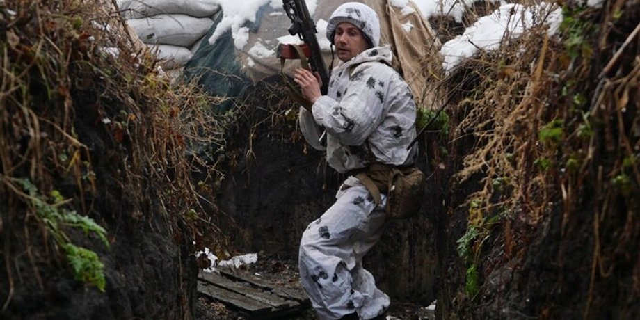 Военнослужащий, окоп