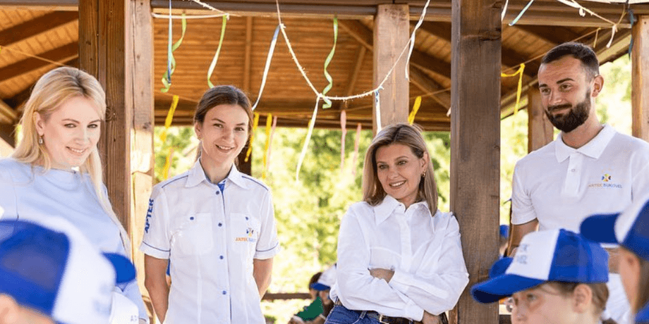 Олена Зеленська в Буковелі, олена зеленська стиль, перша леді України, артек буковель, дружина володимира зеленського