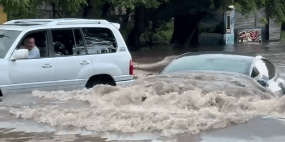 В Тернополе Tesla  ушла под воду