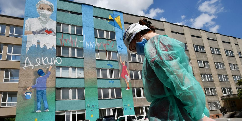 українська медицина, лікарі виїжджають з України