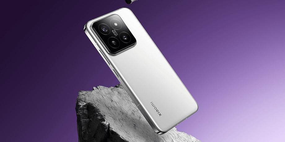 смартфон Xiaomi 14 в руках