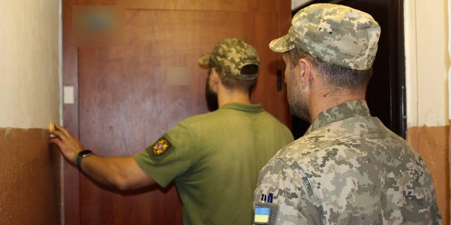 як тцк вручають повістку тцк мають право прийти додому