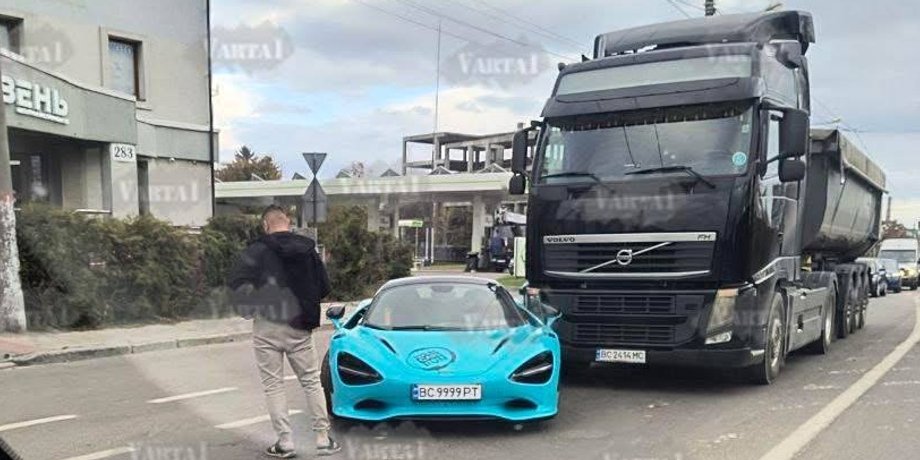 ДТП у Львові McLaren