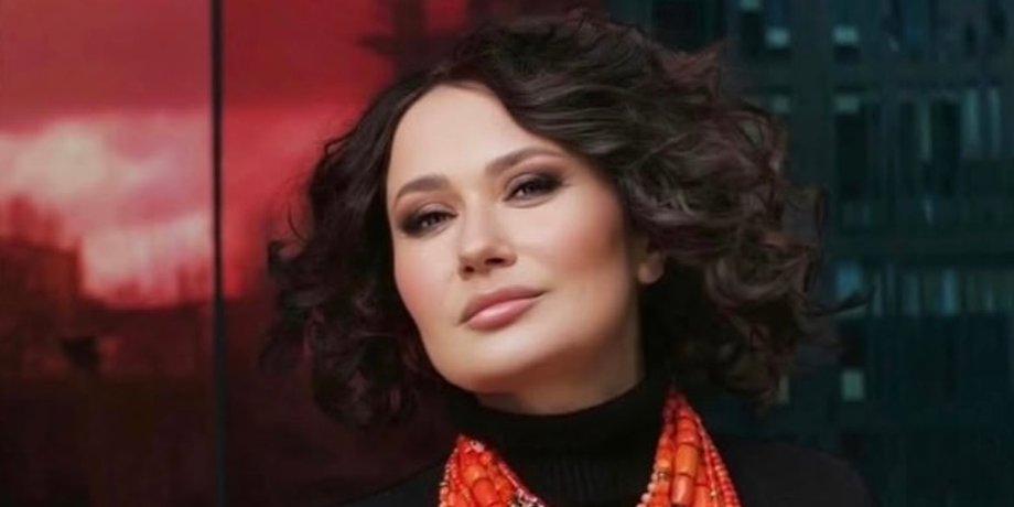 Елена Мозговая показала себя беременной