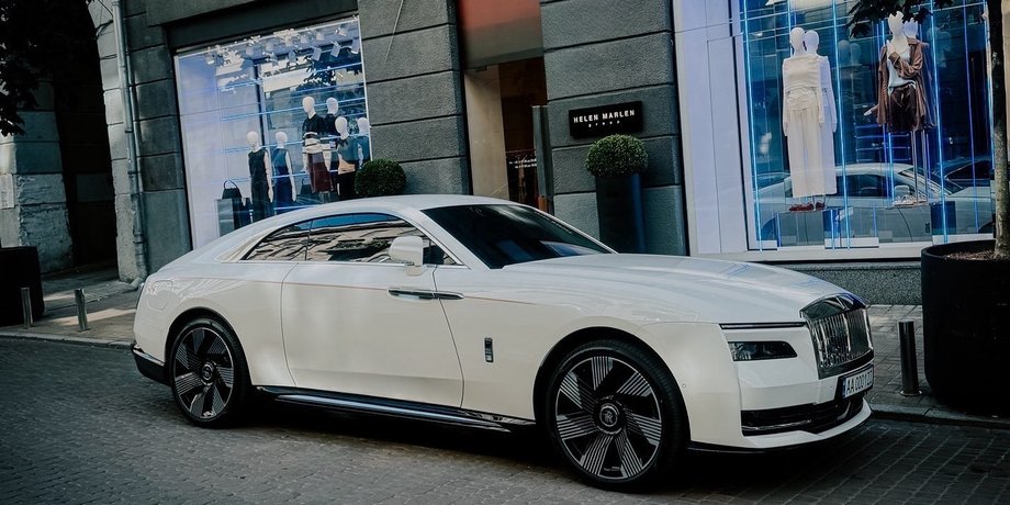 электромобиль Rolls-Royce Spectre