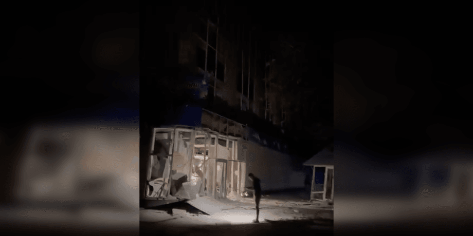 Обстрел Херсона, обстрел Херсон, попали в ТЦ, поврежден ТЦ