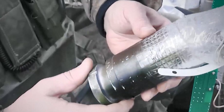 Суббоеприпас ПТАБ-2.5 в руках у солдата ВС РФ