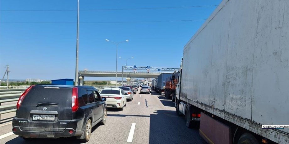 автомобілі, Керченський міст, затор, Крим, кібератака