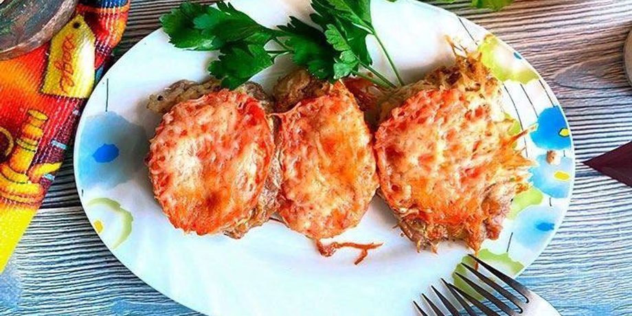 стейки с помидорами и сыром