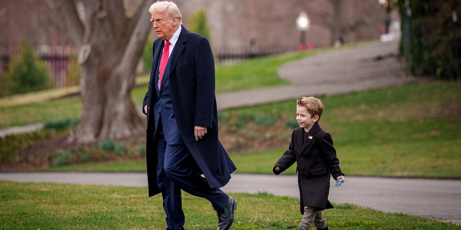 Дональд Трамп, сын Маска, Экс Эш Эй-Твелв
