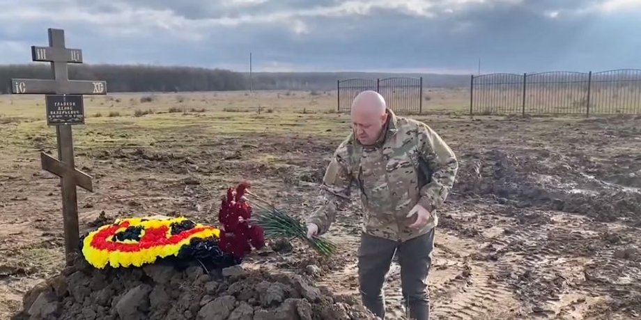 Евгений Пригожин у могилы "вагнеровца"