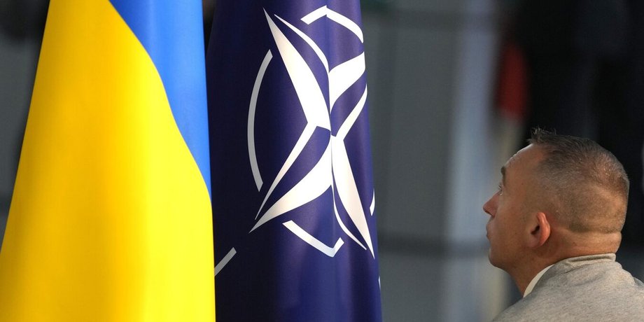 НАТО, Украина, флаги, человек