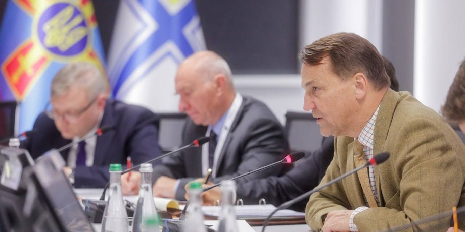Радослав Сікорський сьогодні прибув в Україну