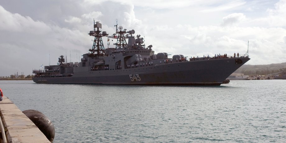 прохід бойових кораблів у японії