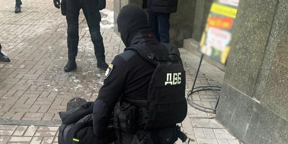 должности в МВД, Денис Монастырский, задержание мошенника
