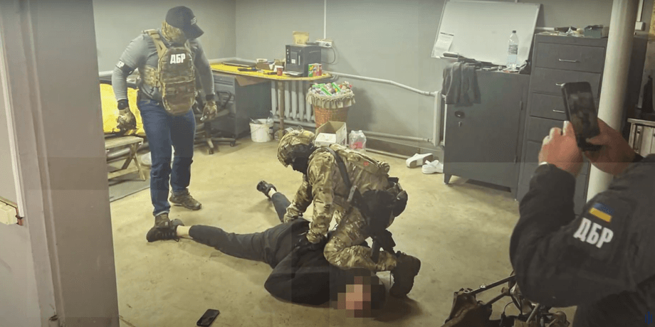 задержание дбр, сын военкома, взятка, выезд за границу