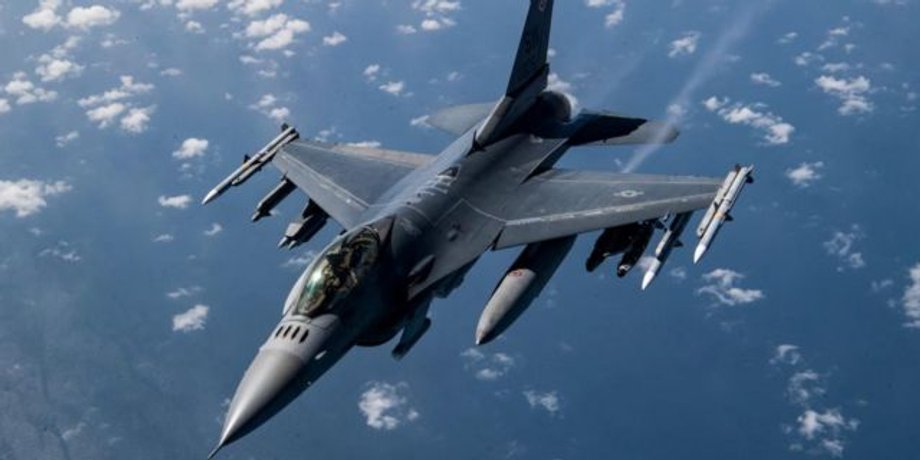 Истребителей F-16