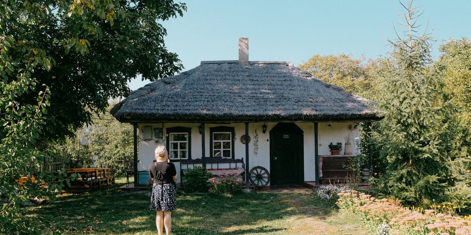 Село Опішня, українська хата