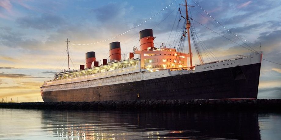 Корабль, круизный лайнер, Королева Мэри, Queen Mary, круизный лайнер, плавучий отель, отель на воде, судно в доке, призрак Черчилля