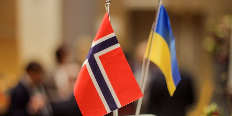 флаг украины, флаг норвегии, флаги
