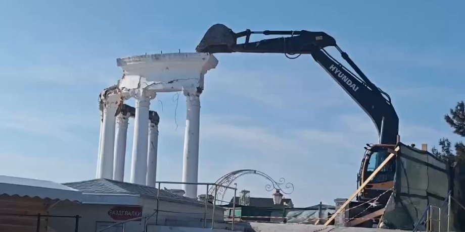 В Алушті знесли символ міста