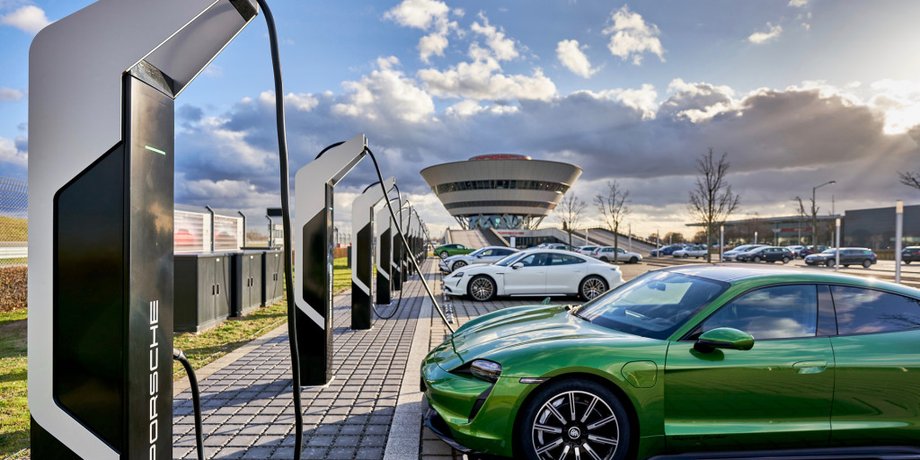 Зарядная станция Porsche